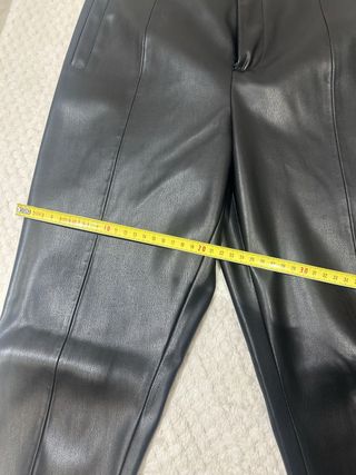 Pantalón polipiel negro