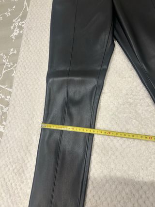 Pantalón polipiel negro