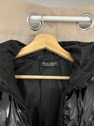 Abrigo negro brillante talla S