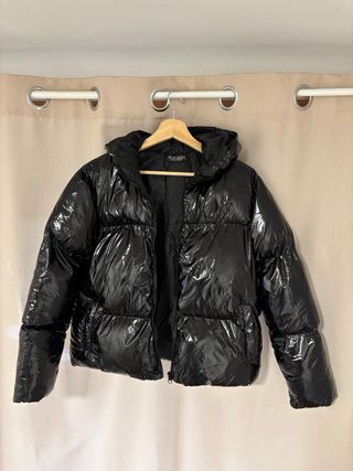 Abrigo negro brillante talla S