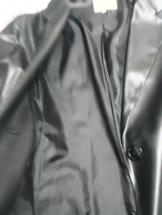 Abrigo polipiel negro El Corte Inglés