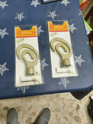 2 Pomos Cortina Ateliers 28 Dorado Metal