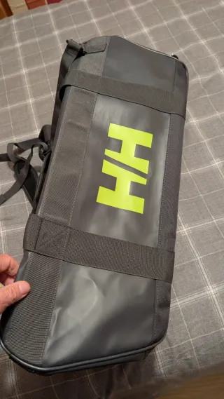 Bolsa de viaje Helly Hansen HH negra y verde