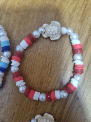 Pulseras de tortuga con cuentas de colores