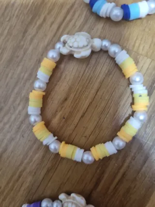 Pulseras de tortuga con cuentas de colores