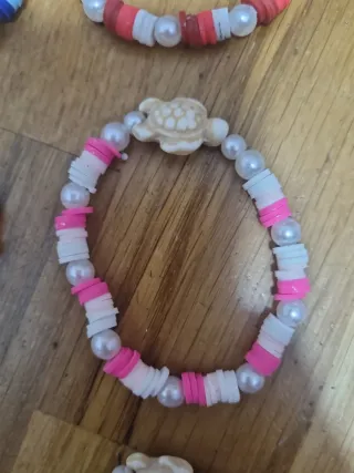 Pulseras de tortuga con cuentas de colores