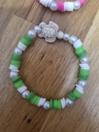 Pulseras de tortuga con cuentas de colores