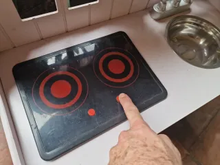 Cocina de madera para niños con diseño