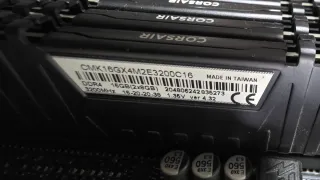 Placa Base Gigabyte AORUS Ryzen CPU RAM