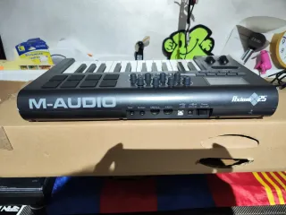 Controller MIDI M-Audio Axiom 25