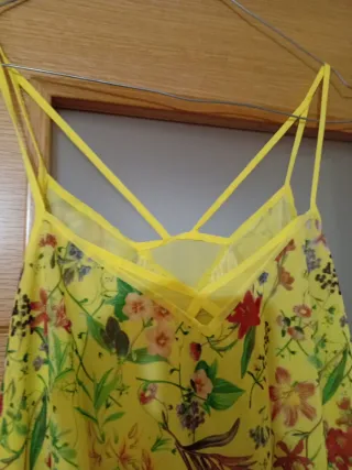 Mono corto estampado floral con tiras