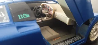 Bugatti EB 110 Escala 1/18
