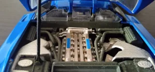 Bugatti EB 110 Escala 1/18