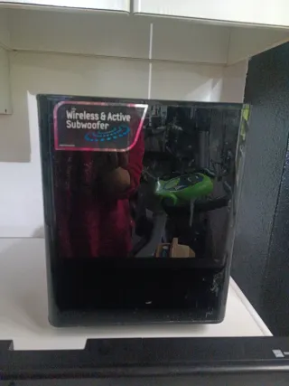 Barra de sonido y subwoofer negro