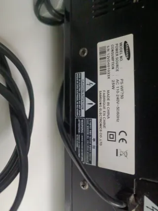 Barra de sonido y subwoofer negro