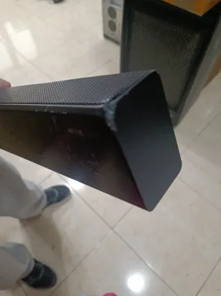 Barra de sonido y subwoofer negro