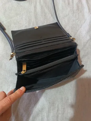 Borsa Marc Ellis trapuntata nera con logo oro