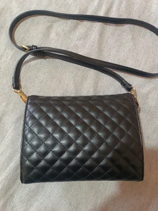 Borsa Marc Ellis trapuntata nera con logo oro