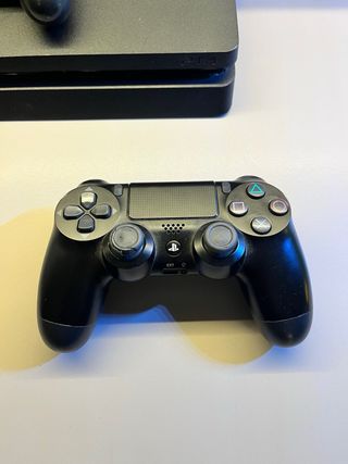PS4 Nera con 2 Controller e 14 Giochi