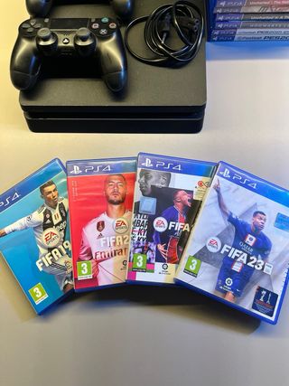 PS4 Nera con 2 Controller e 14 Giochi