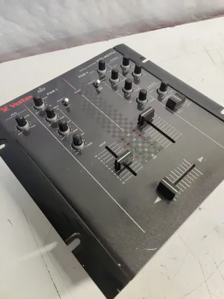 Mesa de mezclas Vestax VMC-002XLu