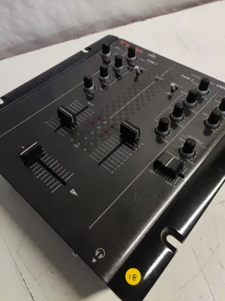 Mesa de mezclas Vestax VMC-002XLu