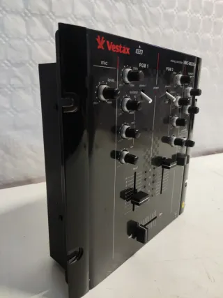 Mesa de mezclas Vestax VMC-002XLu