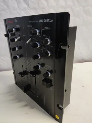 Mesa de mezclas Vestax VMC-002XLu