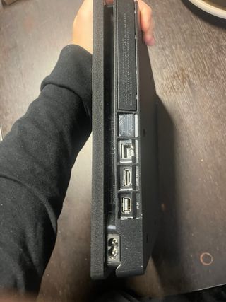 PlayStation 4 Slim con 2 controller