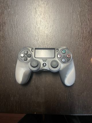 PlayStation 4 Slim con 2 controller