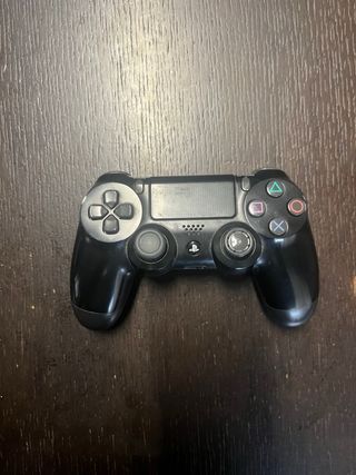 PlayStation 4 Slim con 2 controller