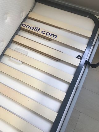 Literas abatibles grises y blancas