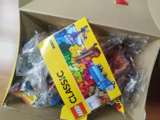 Caja de piezas LEGO Classic + lego city+