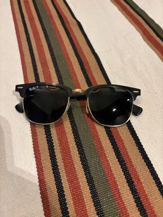 Gafas de Sol Ray-Ban Clubmaster Negras y Doradas