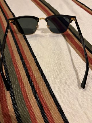 Gafas de Sol Ray-Ban Clubmaster Negras y Doradas