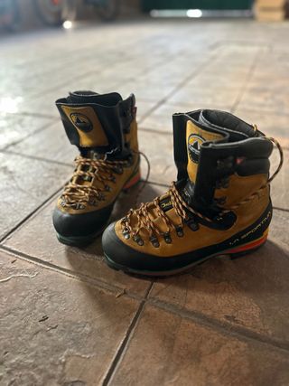 Botas Alpinismo La Sportiva Amarillas y Negras