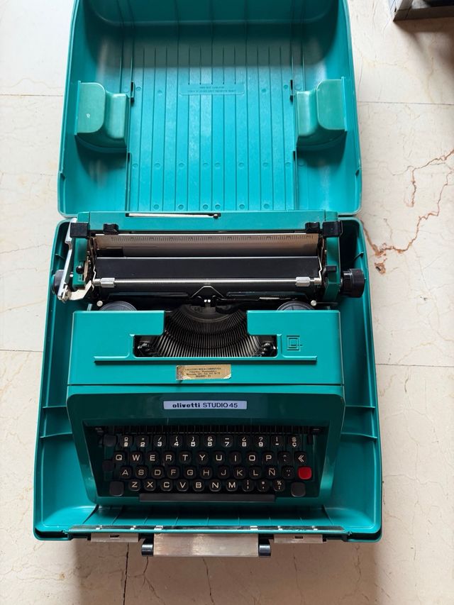 Máquina de escribir Olivetti Studio 45