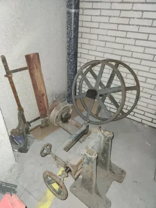 Sierra de cinta antigua