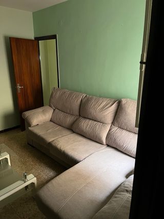 Sofá chaise longue beige y verde