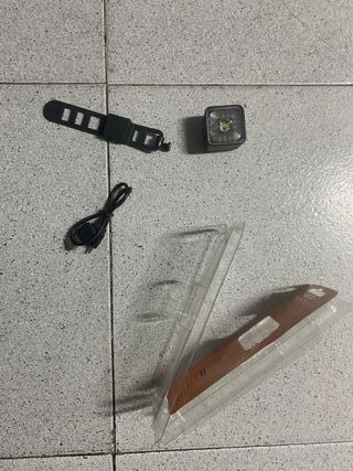 Luz delantera LED para bicicleta