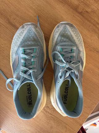 Suela en perfecto estado, no está gastada.