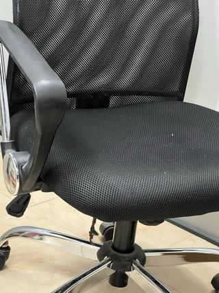 Silla de oficina ergonómica negra