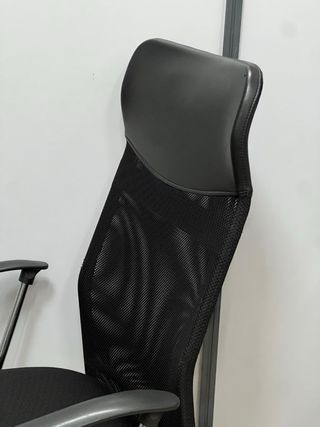 Silla de oficina ergonómica negra