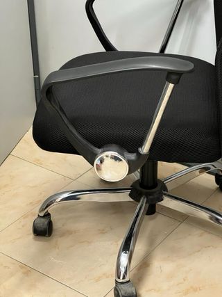 Silla de oficina ergonómica negra