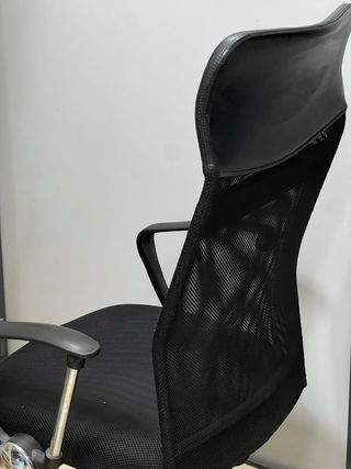Silla de oficina ergonómica negra