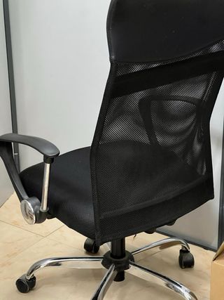 Silla de oficina ergonómica negra
