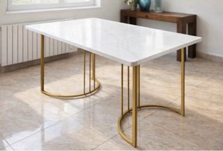 Mesa comedor elegante mármol y metal dorado