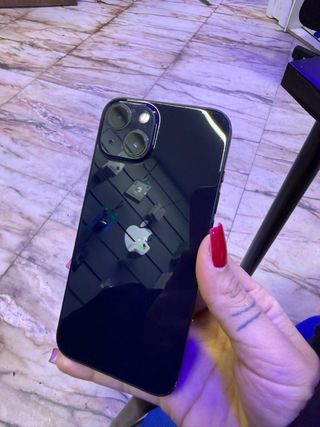 iPhone 13, se entrega con cargador