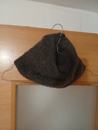 Braga de cuello marrón y gris