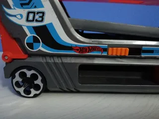 Camión Transportador Hot Wheels Rojo y Gris